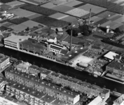 69611 Luchtfoto van de fabrieken van de Utrechtse Machinale Stoel- en Meubelfabriek U.M.S. Pastoe (Rotsoord 3) te ...